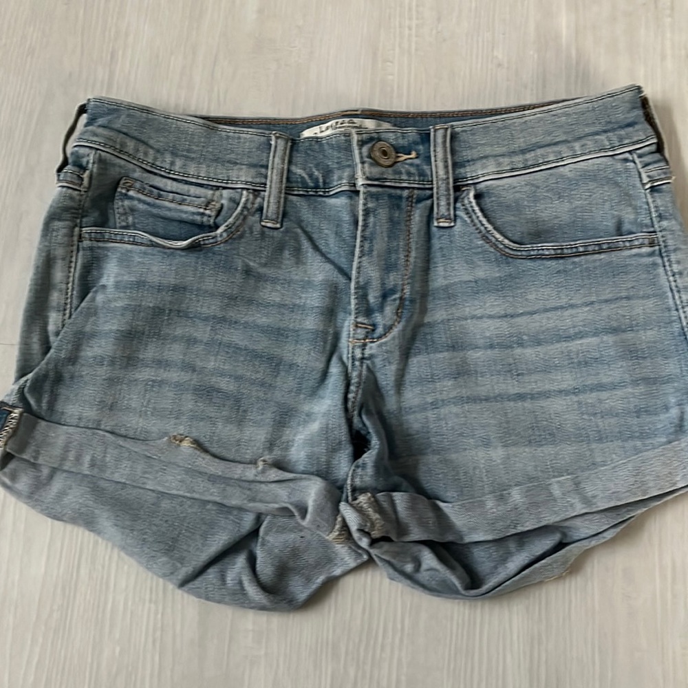 Abercrombie & Fitch size 2 light blue Jean shorts W26